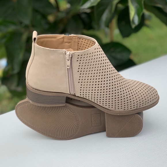 Memory Foam Perforated Shoe Women’s Boots Booties - Picture 2 of 12